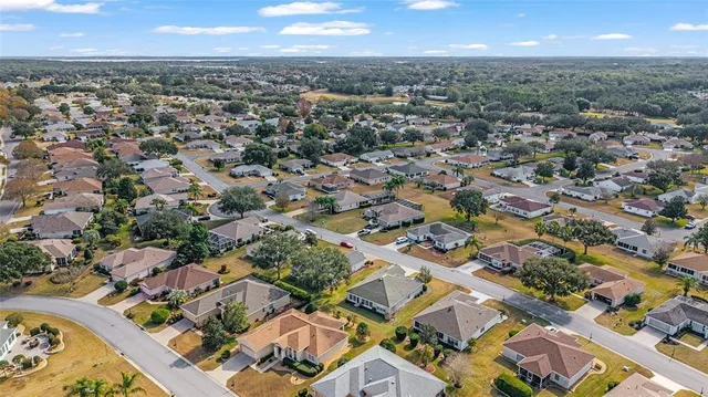 a view of a fountain in front of a building