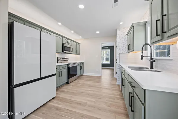 $374,900 | 104 Trailwood Drive, Hubert, NC 28539