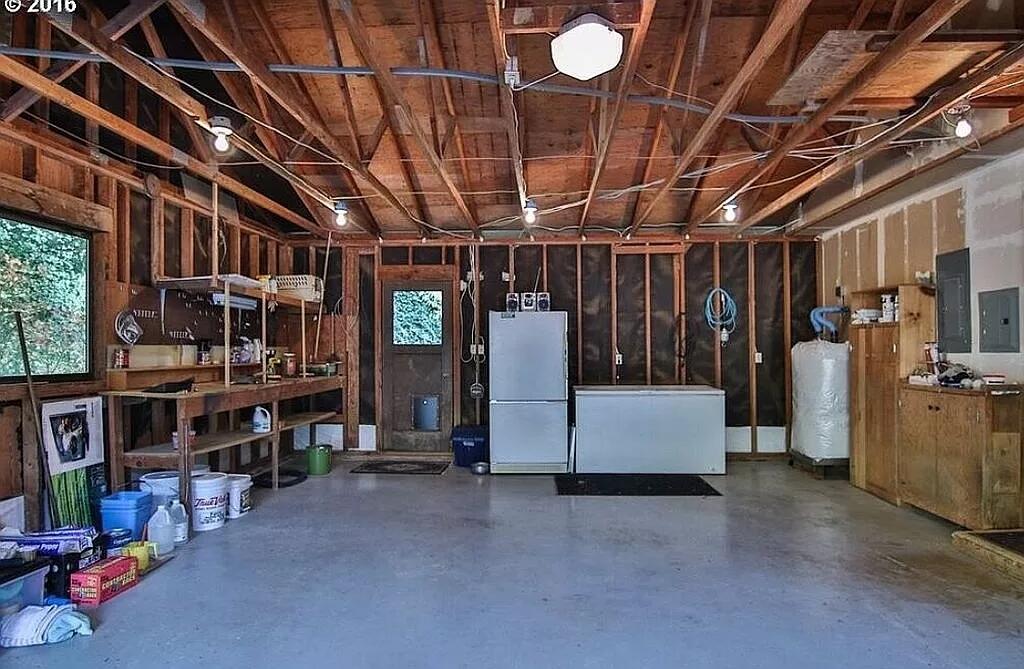 68593 Ridge Road North Bend, OR 97459 - Photo 30 of 53 32