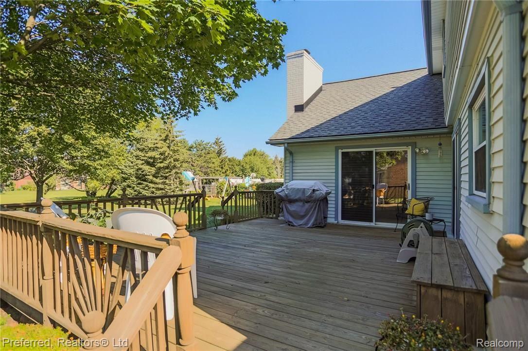 36133 Johnstown Road Farmington, MI 48335 - Photo 41 of 49 42IMG_5950.jpg