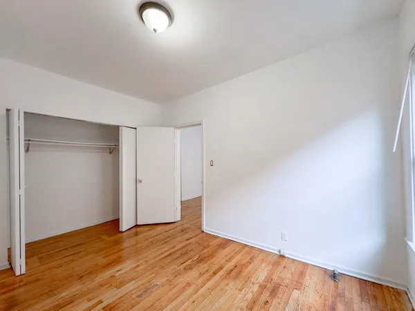 $1,600 | 931 West Sunnyside Avenue, Unit 2S, Chicago, IL 60640