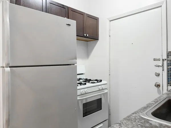 $1,600 | 931 West Sunnyside Avenue, Unit 2S, Chicago, IL 60640
