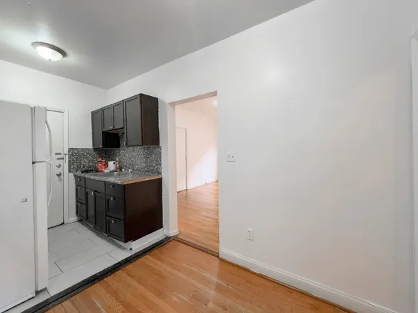 $1,600 | 931 West Sunnyside Avenue, Unit 2S, Chicago, IL 60640