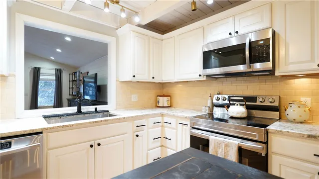 $524,900 | 19 Turner Drive, West Warwick, RI 02893