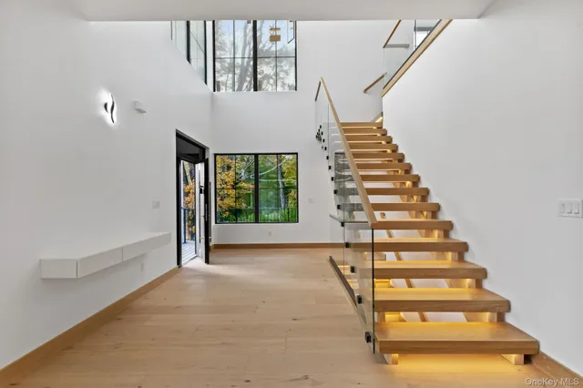 a view of entryway and hall