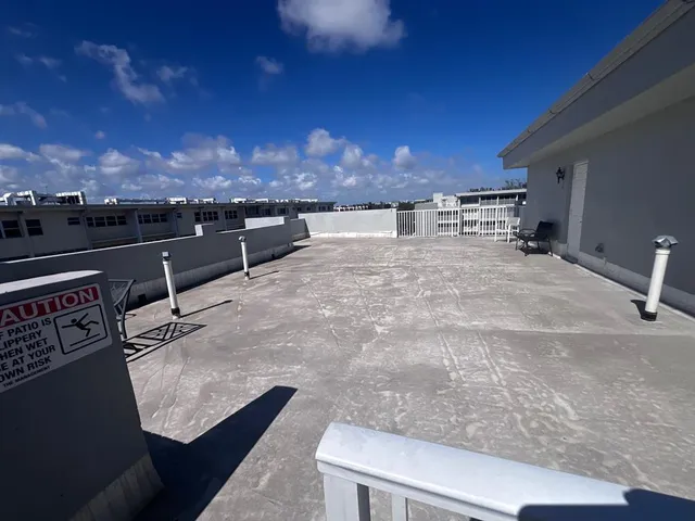 $299,999 | 329 Southeast 3rd Street, Unit 502T, Hallandale Beach, FL 33009