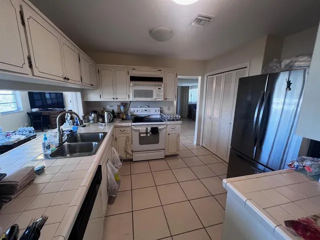 $299,999 | 329 Southeast 3rd Street, Unit 502T, Hallandale Beach, FL 33009