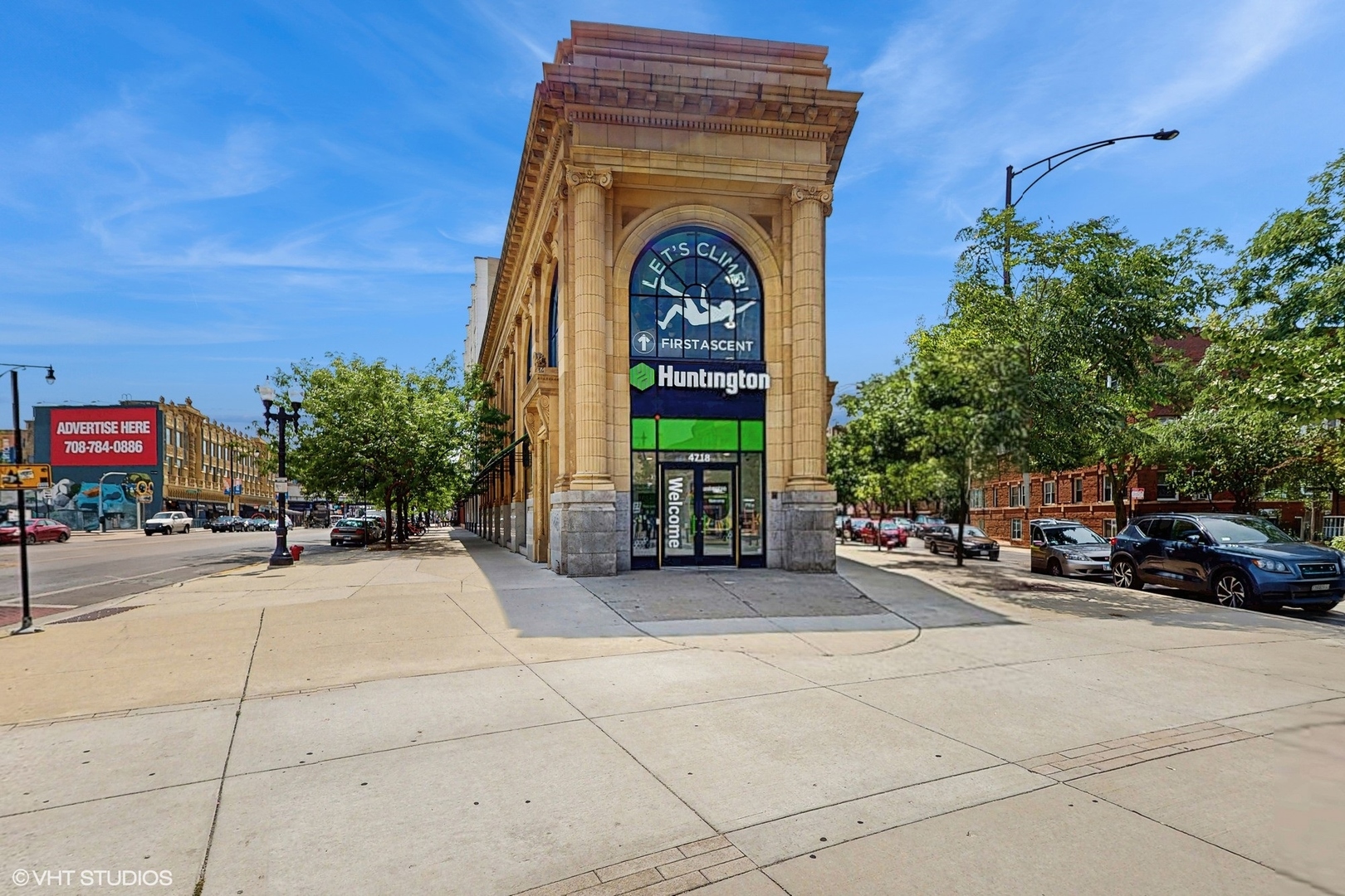4715 North Racine Avenue, Unit 305 Chicago, IL 60640 - Photo 23 of 24 a couple of cars parked in front of a building