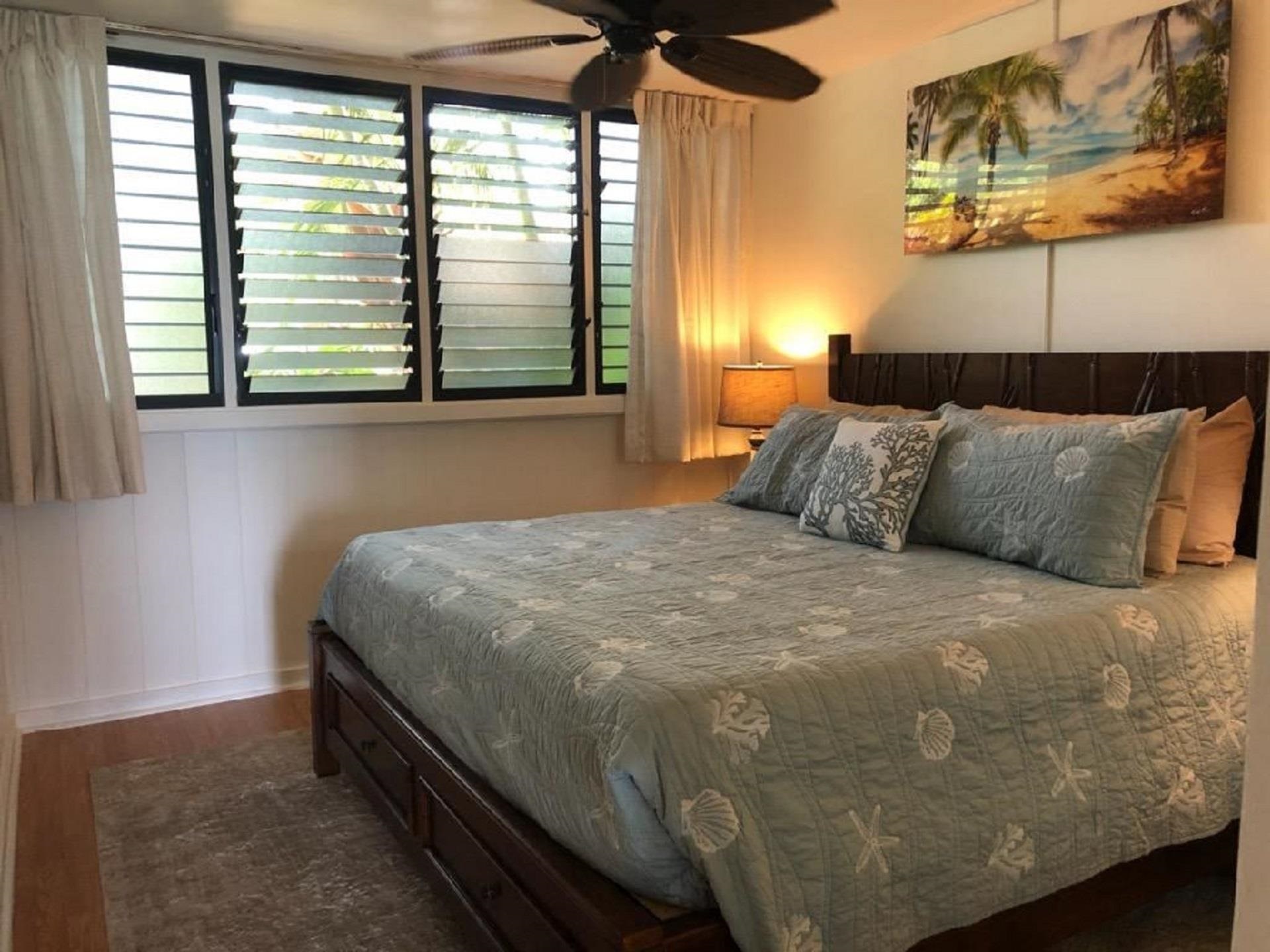 3701 Lower Honoapiilani Road, Unit 103 Lahaina, HI 96761 - Photo 14 of 29 a bedroom with a bed and window