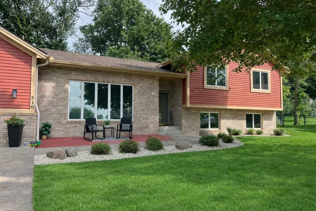 $489,000 | 510 Liberty Lane, New Prague, MN 56071