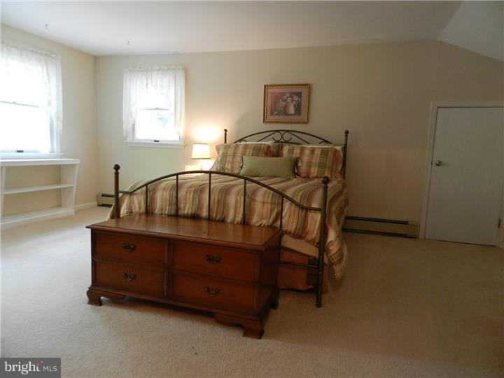 1055 East Sandy Ridge Road Doylestown, PA 18901 - Photo 11 of 24 Gallery Image 11