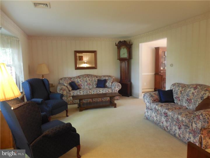 1055 East Sandy Ridge Road Doylestown, PA 18901 - Photo 3 of 24 Gallery Image 3