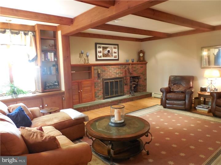 1055 East Sandy Ridge Road Doylestown, PA 18901 - Photo 5 of 24 Gallery Image 5
