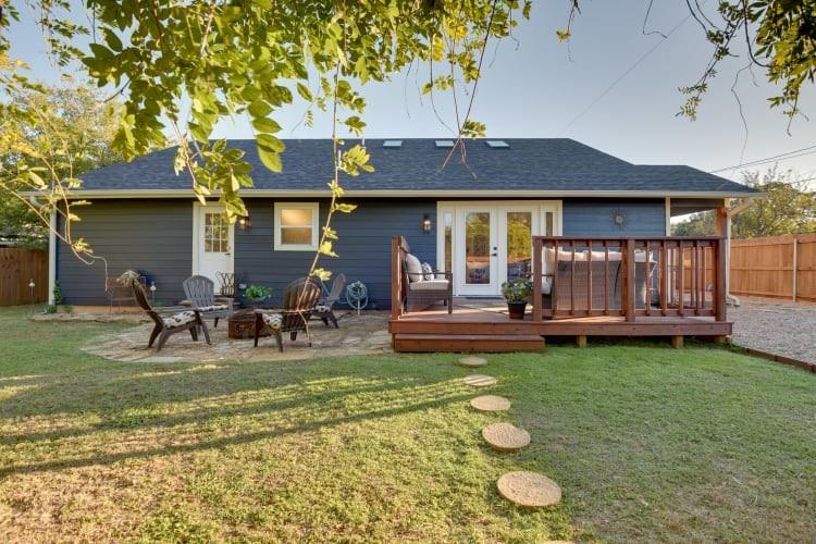 520 West Bluff Street Granbury, TX 76048 - Photo 1 of 34