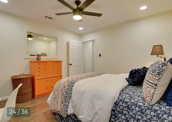 a view of a house with backyard and garden