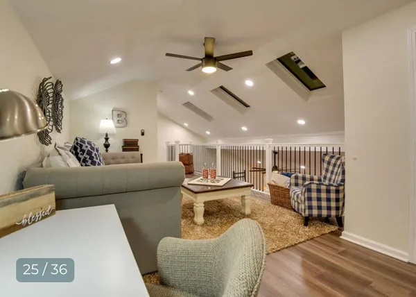 $2,950 | 520 West Bluff Street, Granbury, TX 76048