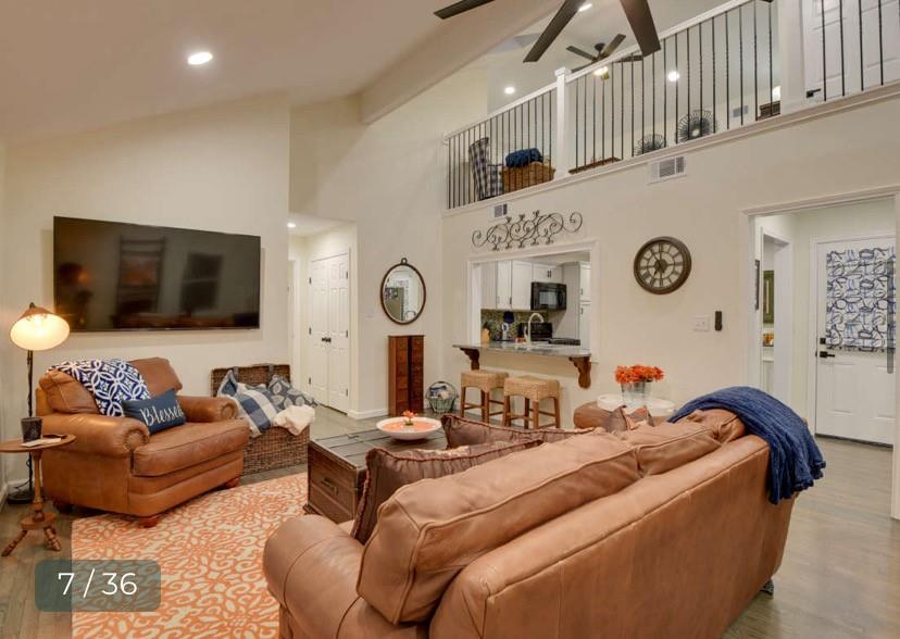 520 West Bluff Street Granbury, TX 76048 - Photo 7 of 34