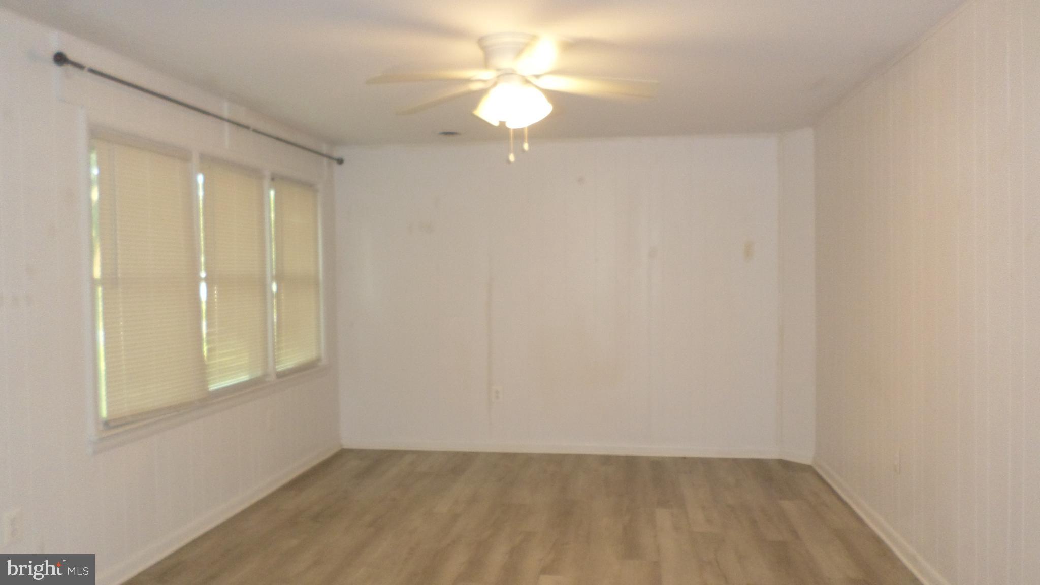 430 Holly Way Colonial Beach, VA 22443 - Photo 4 of 17 living room