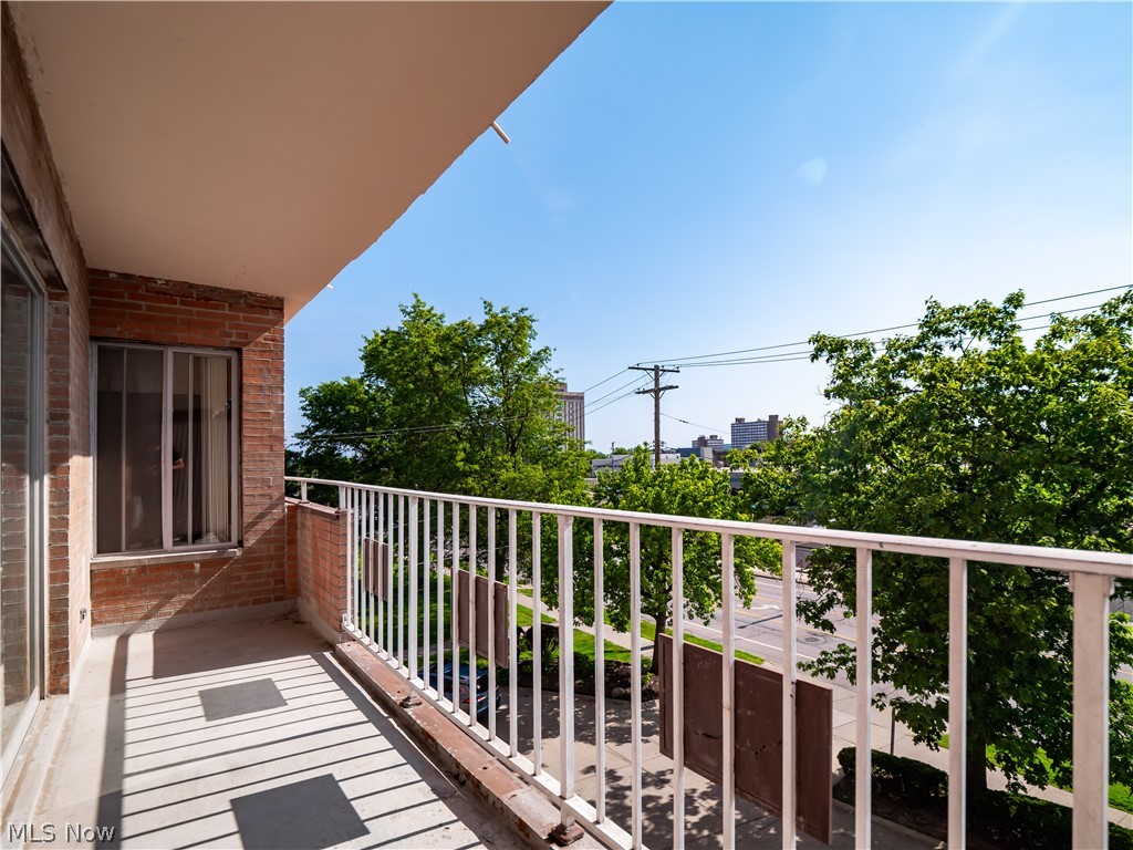 1480 Warren Road, Unit 302 Lakewood, OH 44107 - Photo 26 of 32