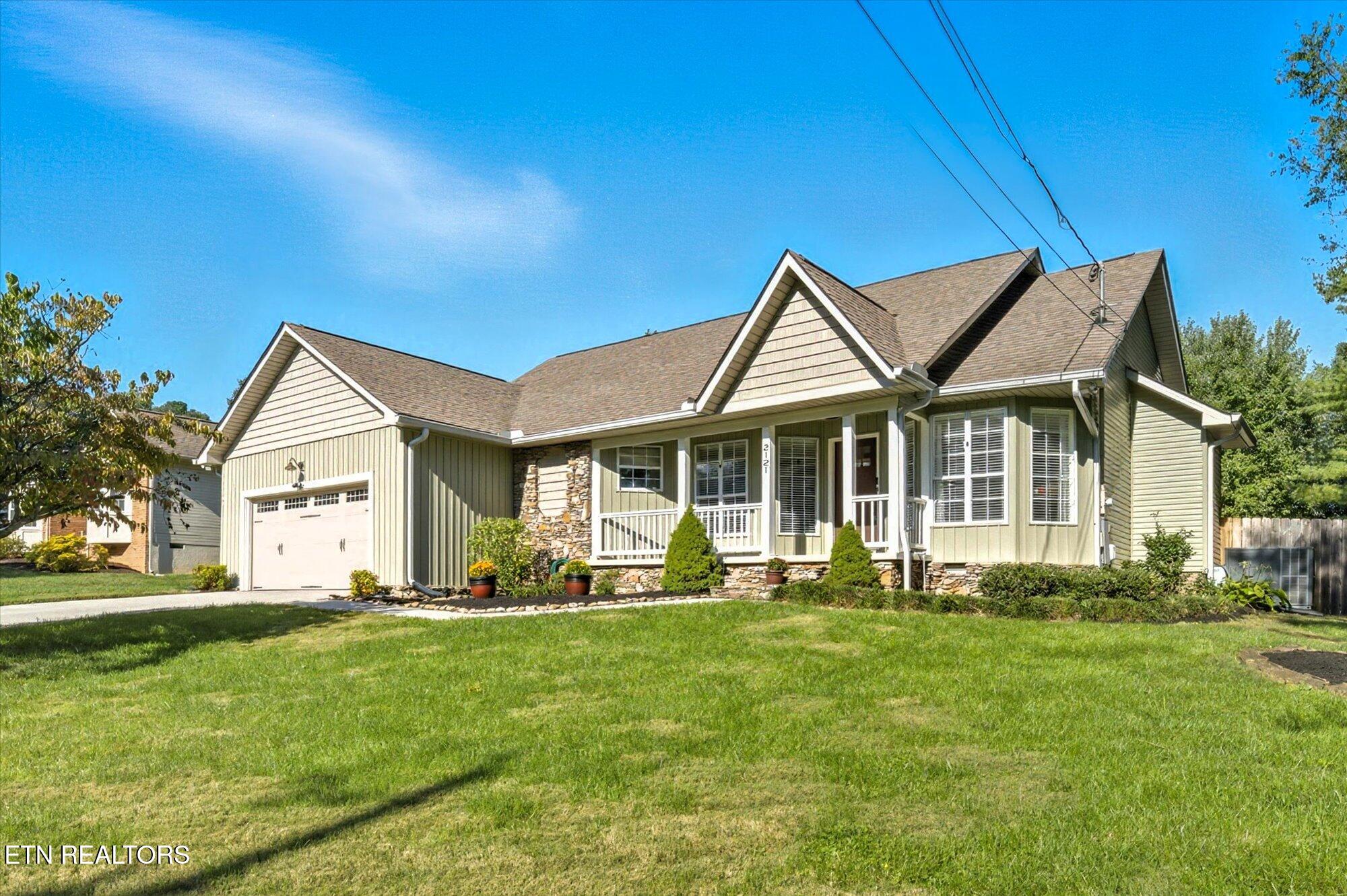 2121 Windbrook Road Knoxville, TN 37923 - Photo 1 of 27 04-2121-Windbrook-Rd-Knoxville-TN-4
