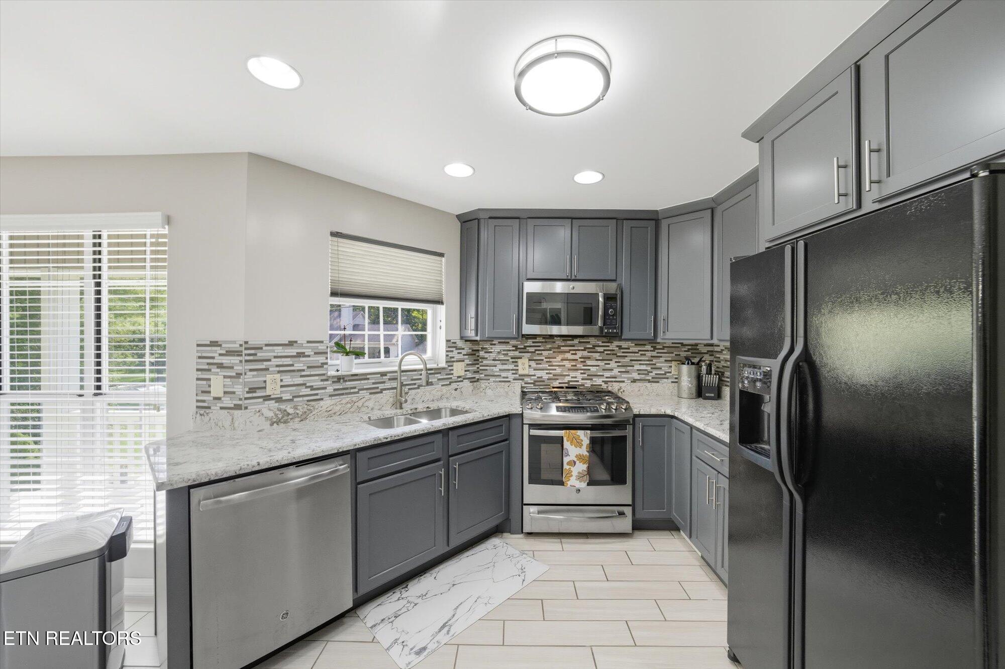 2121 Windbrook Road Knoxville, TN 37923 - Photo 12 of 27 13-2121-Windbrook-Rd-Knoxville-TN-13