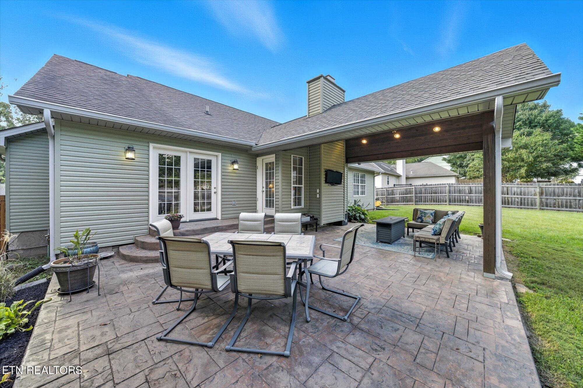 2121 Windbrook Road Knoxville, TN 37923 - Photo 22 of 27 23-2121-Windbrook-Rd-Knoxville-TN-23