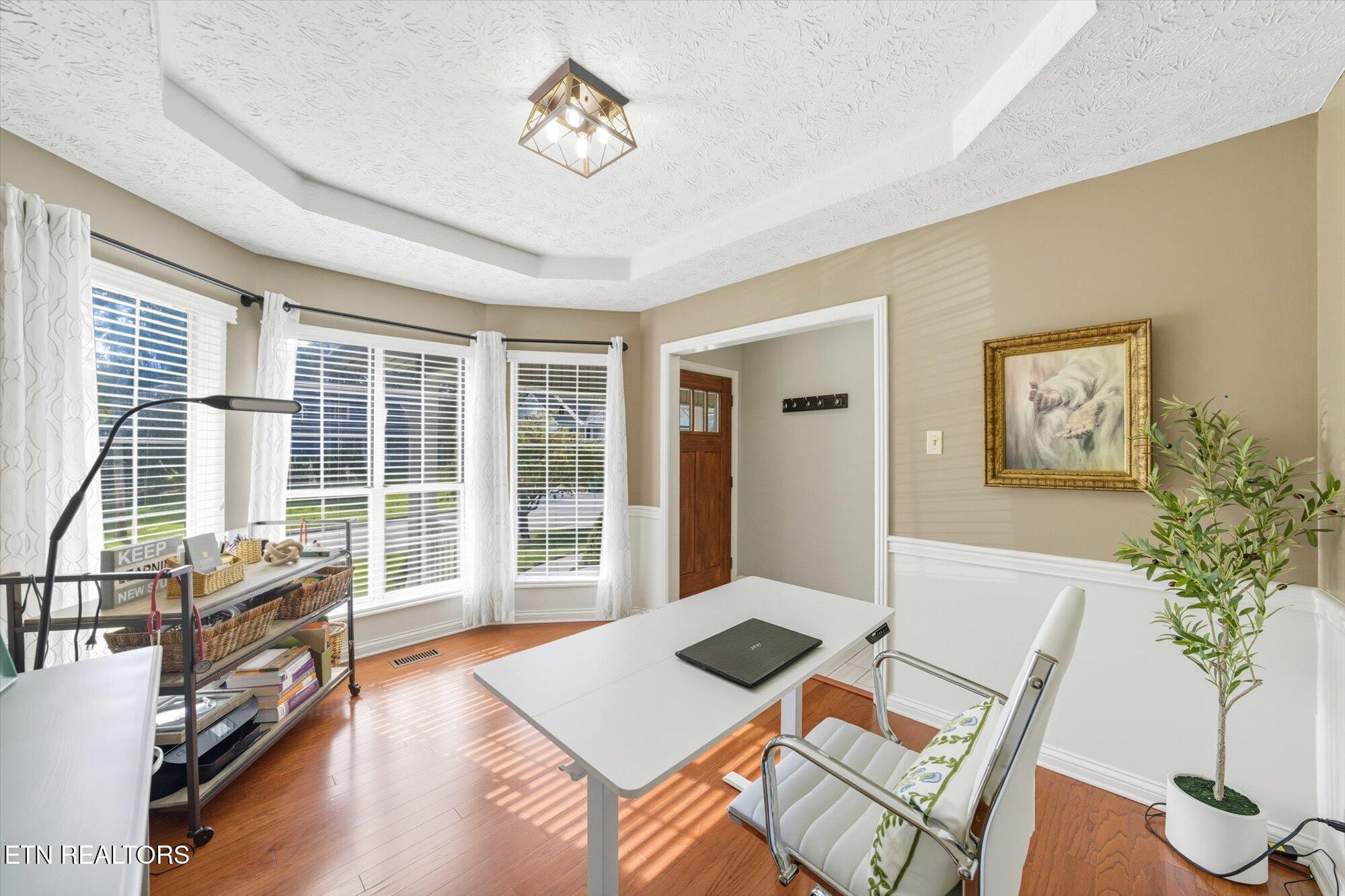 2121 Windbrook Road Knoxville, TN 37923 - Photo 7 of 27 08-2121-Windbrook-Rd-Knoxville-TN-8