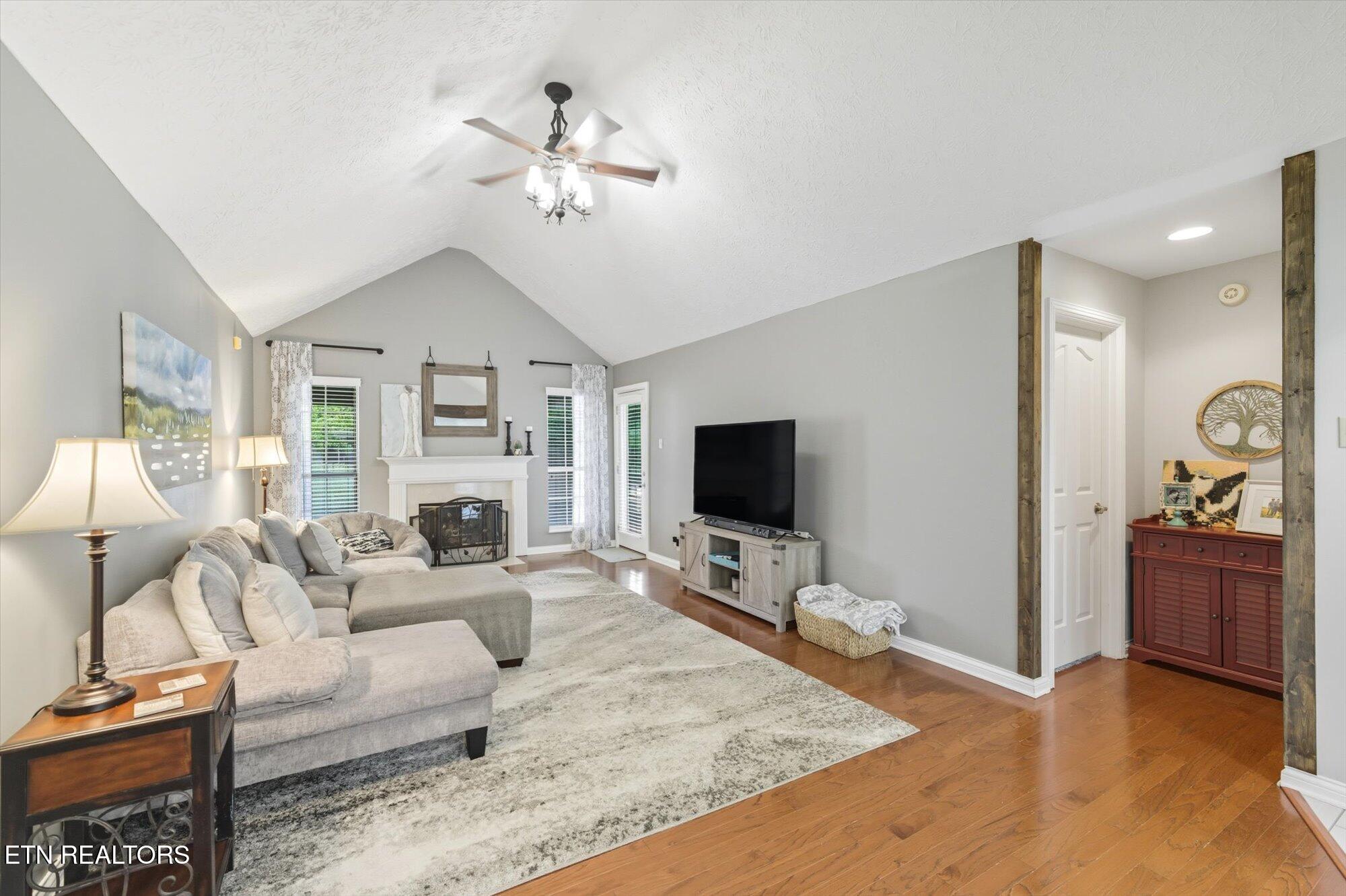 2121 Windbrook Road Knoxville, TN 37923 - Photo 9 of 27 10-2121-Windbrook-Rd-Knoxville-TN-10