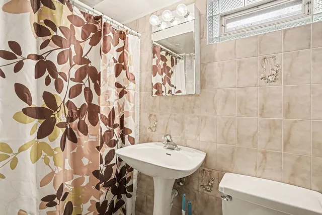 $344,900 | 5501 West 102nd Street, Oak Lawn, IL 60453