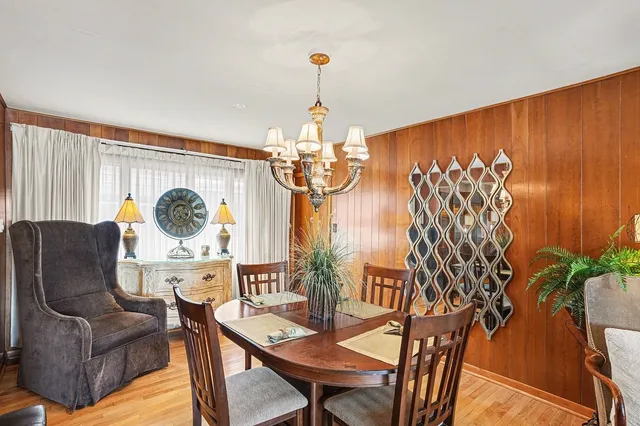 $344,900 | 5501 West 102nd Street, Oak Lawn, IL 60453