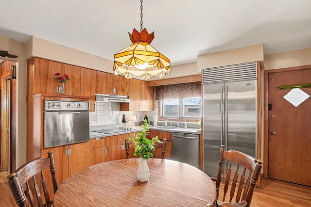 $344,900 | 5501 West 102nd Street, Oak Lawn, IL 60453