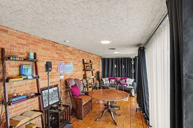 $344,900 | 5501 West 102nd Street, Oak Lawn, IL 60453