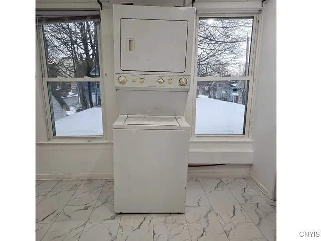 $174,300 | 515 Henry Street, Utica, NY 13502