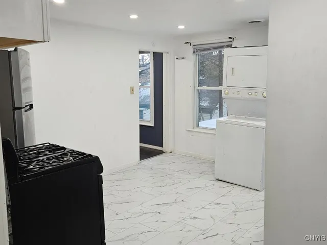 $174,300 | 515 Henry Street, Utica, NY 13502