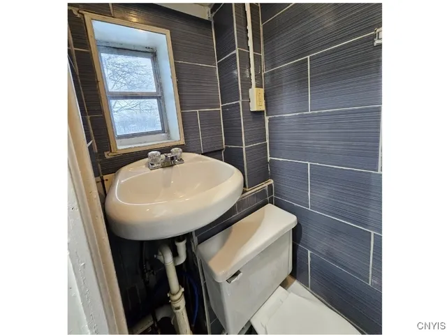 $174,300 | 515 Henry Street, Utica, NY 13502