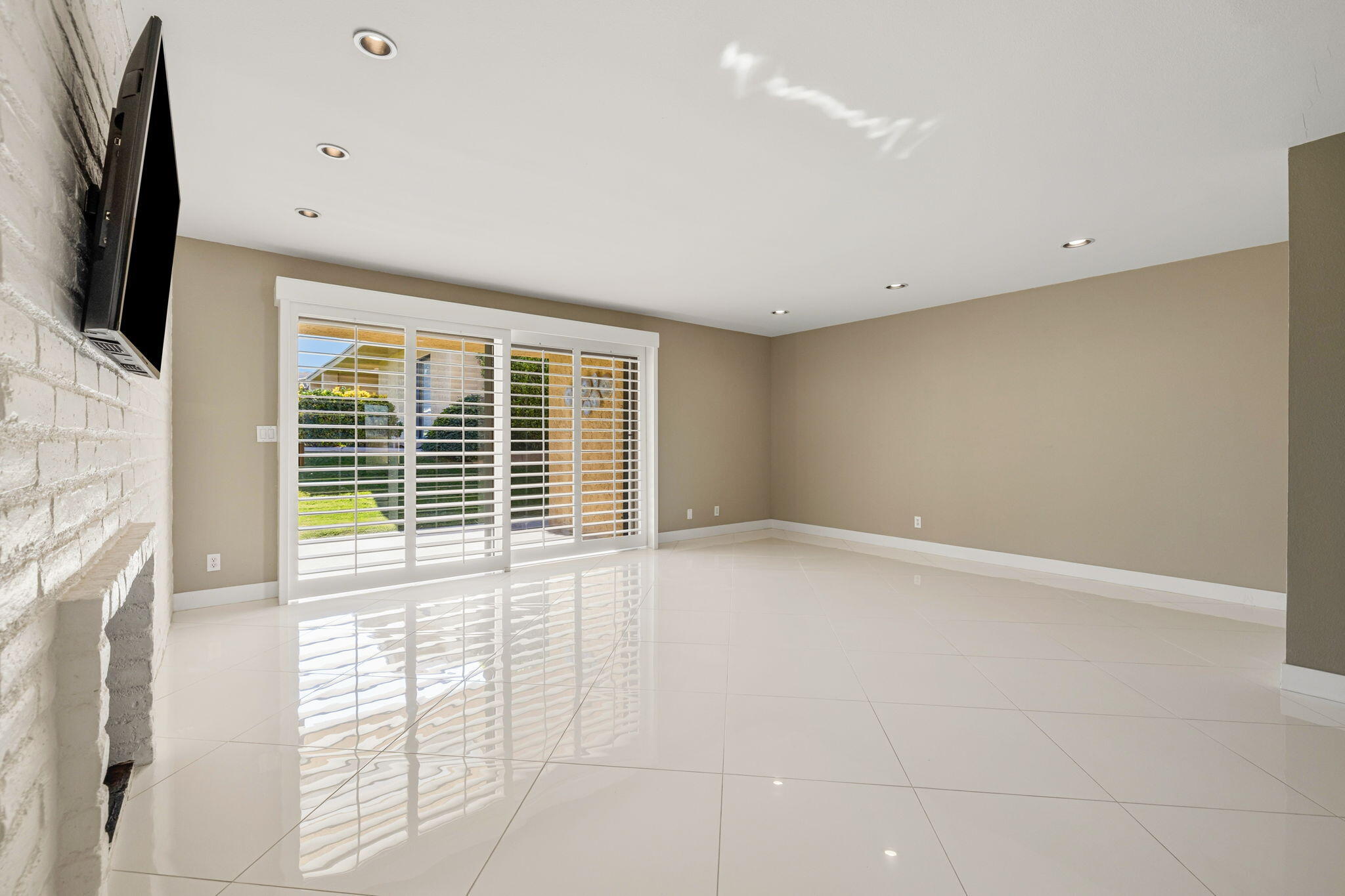 72915 Homestead Road Palm Desert, CA 92260 - Photo 10 of 45 a view of an empty room with a window