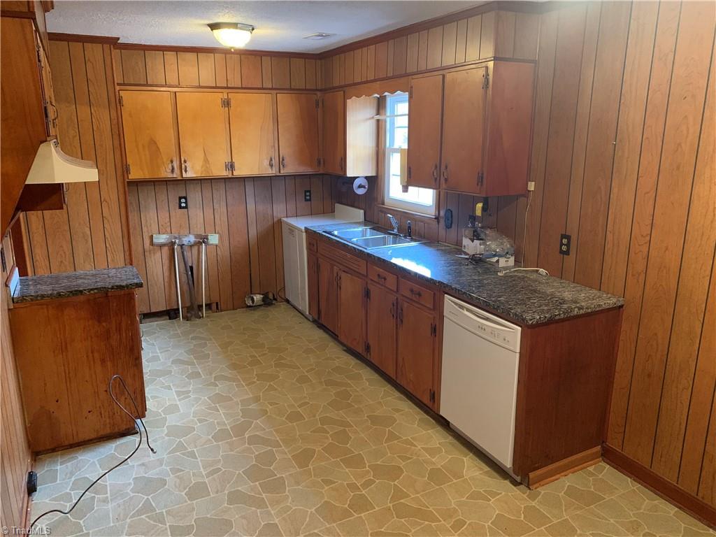 1344 Pipers Gap Road Mount Airy, NC 27030 - Photo 5 of 16 Gallery Image 5