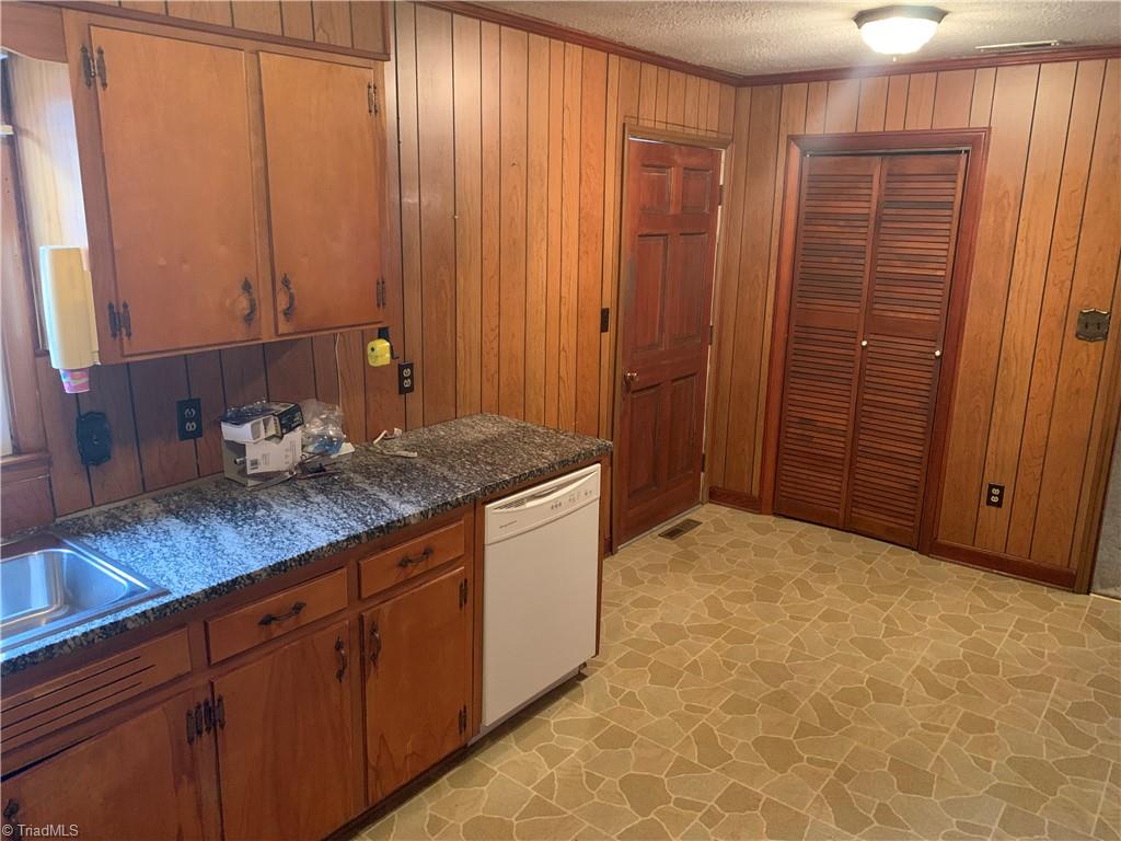 1344 Pipers Gap Road Mount Airy, NC 27030 - Photo 6 of 16 Gallery Image 6