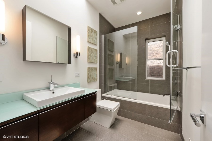 1439 North Dearborn Street, Unit 2 Chicago, IL 60610 - Photo 14 of 18 a bathroom with a bathtub and a sink