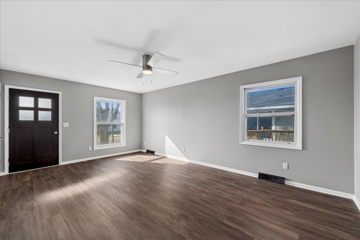 203 Clark Street Monroe Center, IL 61052 - Photo 7 of 21