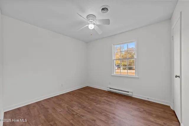 $1,400 | 1425 Birdneck Circle, Greenville, NC 27858