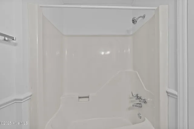 $1,400 | 1425 Birdneck Circle, Greenville, NC 27858