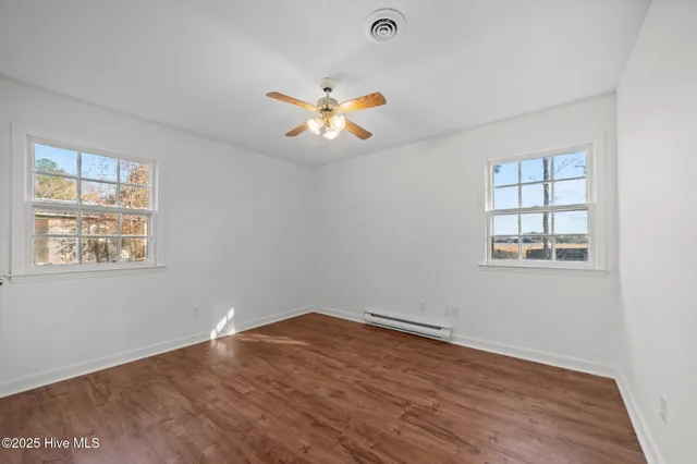 $1,400 | 1425 Birdneck Circle, Greenville, NC 27858