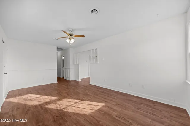 $1,400 | 1425 Birdneck Circle, Greenville, NC 27858