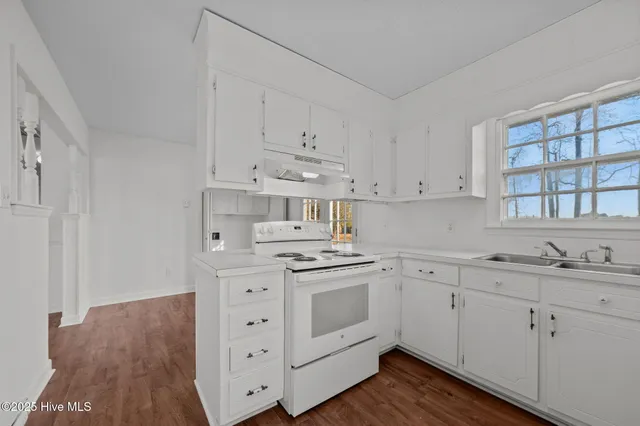 $1,400 | 1425 Birdneck Circle, Greenville, NC 27858