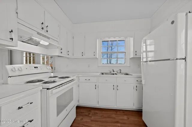 $1,400 | 1425 Birdneck Circle, Greenville, NC 27858