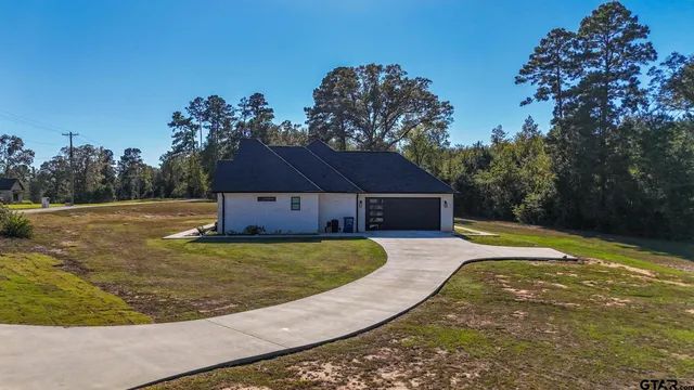a view of a house with a backyard