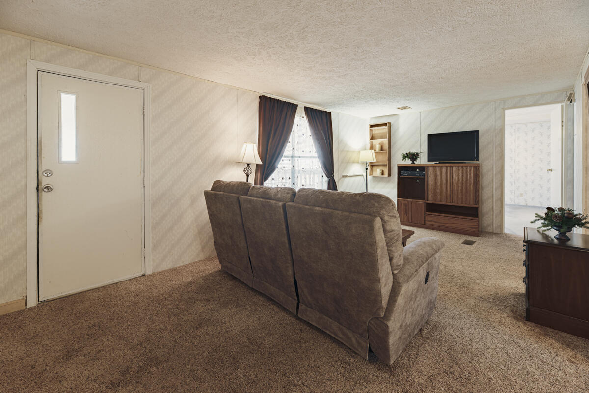 7412 Lakeside Drive Appling, GA 30802 - Photo 9 of 26 7412 Lakeside LivingRoom 2 Web