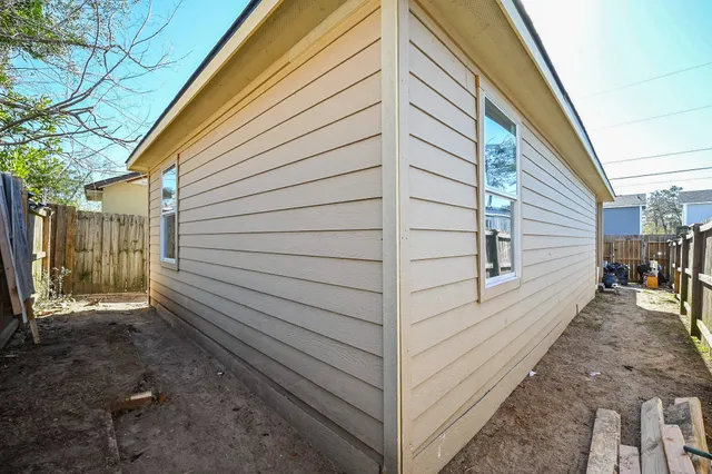 a view of a back yard of the house