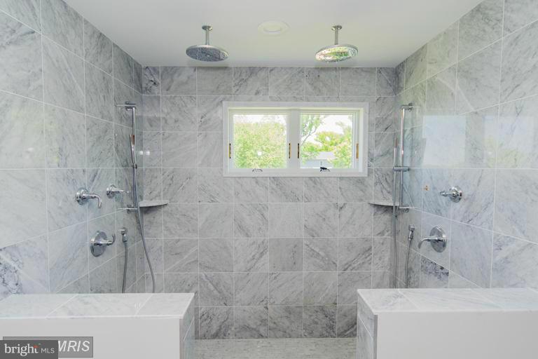 3815 Clarks Point Road Baltimore, MD 21220 - Photo 14 of 26 Bath